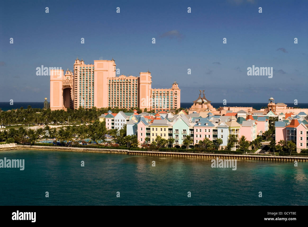 Außenansicht des Hotel Atlantis. Paradise Island, Nassau, New Providence Island, Bahamas, Karibik. Panorama von Atlantis Hotel ein Stockfoto