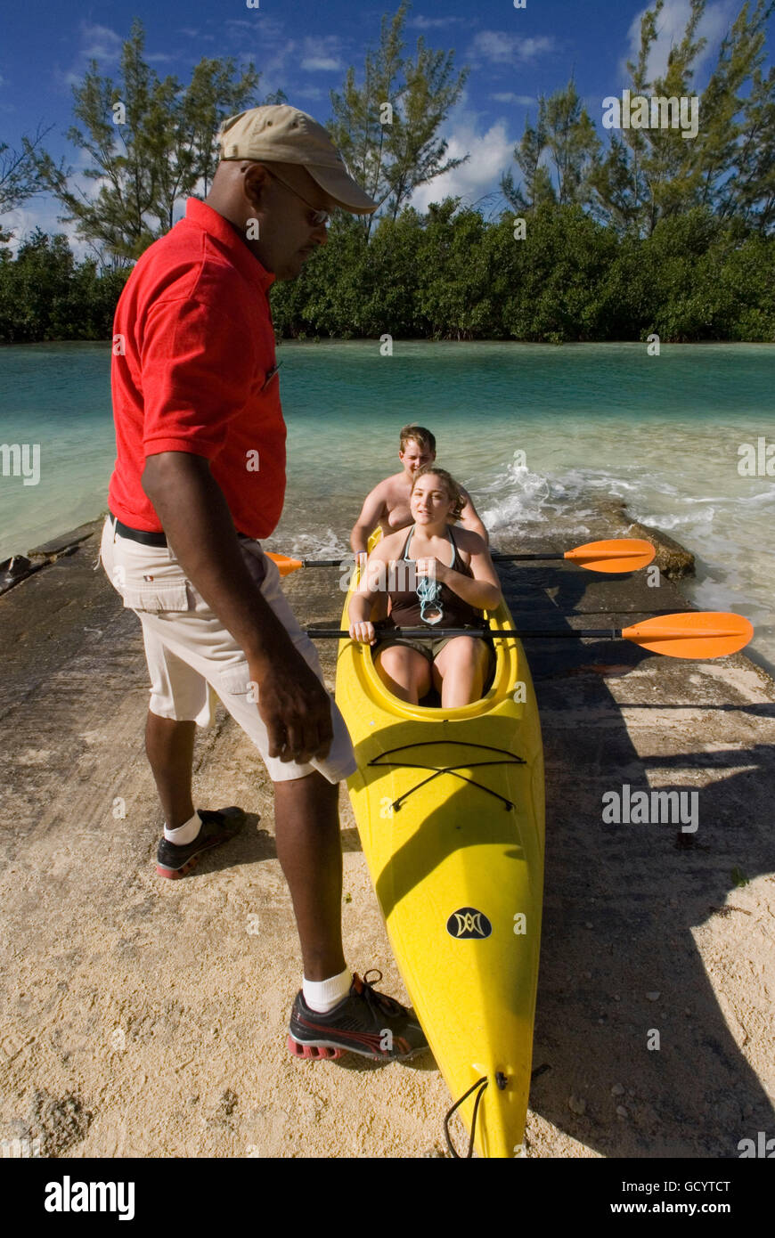 Grand Bahama, Bahamas. Die Lucayan Nationalpark im Kajak zu erkunden. Grand Bahama Island, alte Freetown Stockfoto