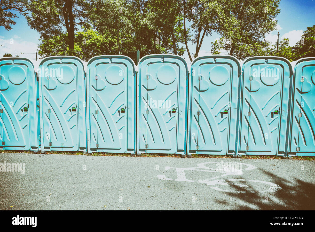 Jahrgang. Blick auf öffentlichen Toiletten, alte Film-Effekt Stockfoto