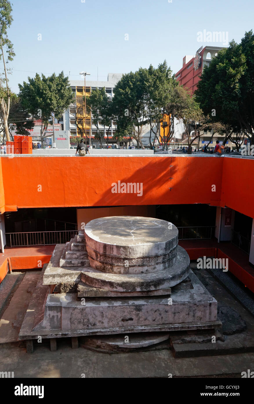 Pino Suarez Metro-Station in Mexico City, Mexiko. Freigelegten aztekischen Tempel gewidmet Ehacatl, dem Azteken Gott des Windes. Stockfoto