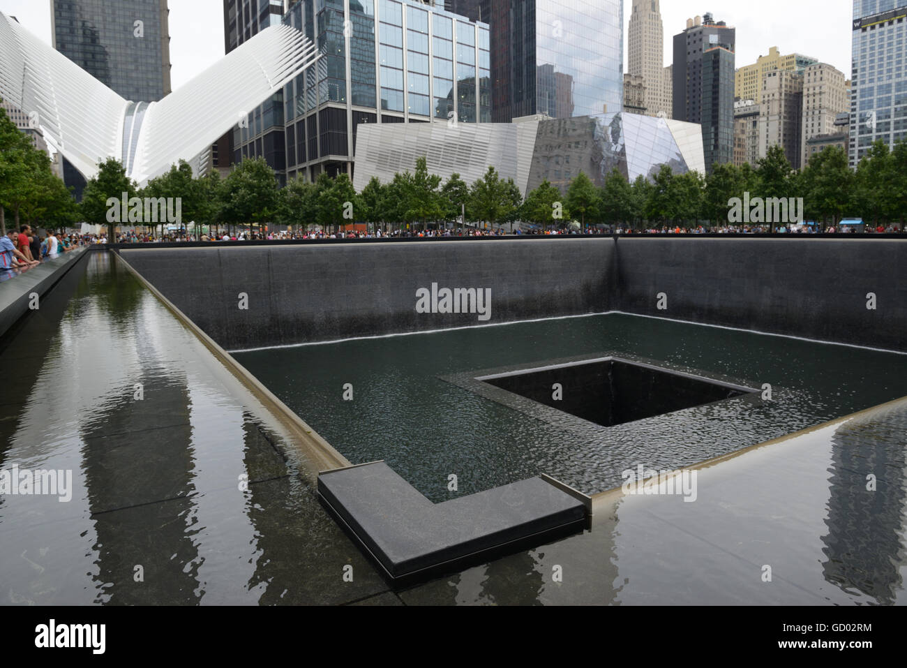 World Trade Center 9/11 Memorial. Website von einem der Türme, die hinunterging, lower Manhattan. Museum und Transit Hub-Hintergrund Stockfoto