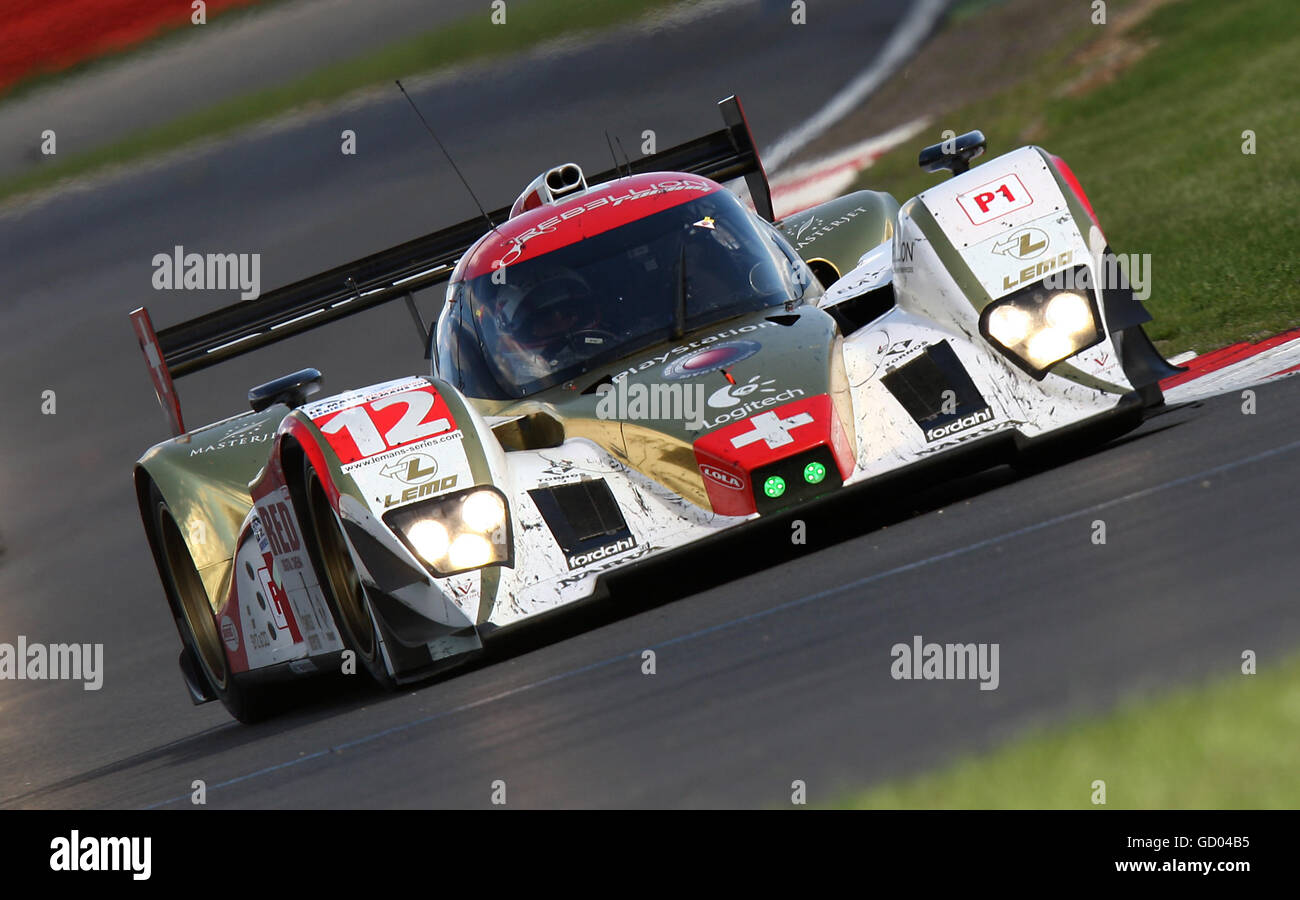 Die Lola B10/60 von Rebellion Racing, die von Nicolas Prost und Neel Jani gefahren wird, macht sich während des 1000-km-Rennens der Le Mans Series auf dem Silverstone Circuit, Northamptonshire, auf die Strecke. Stockfoto