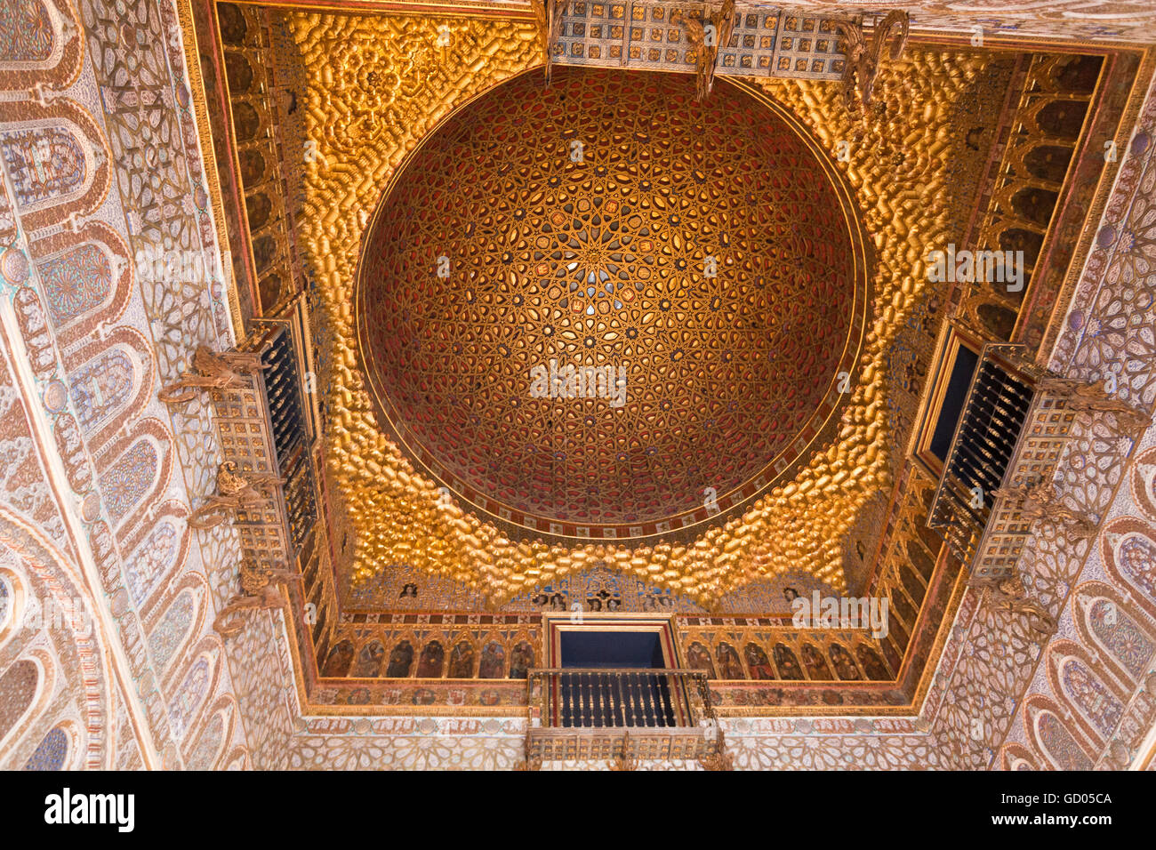 Die goldene Kuppel des Salon de Los Embajadores (Halle der Botschafter), Alcazar von Sevilla, Spanien Stockfoto