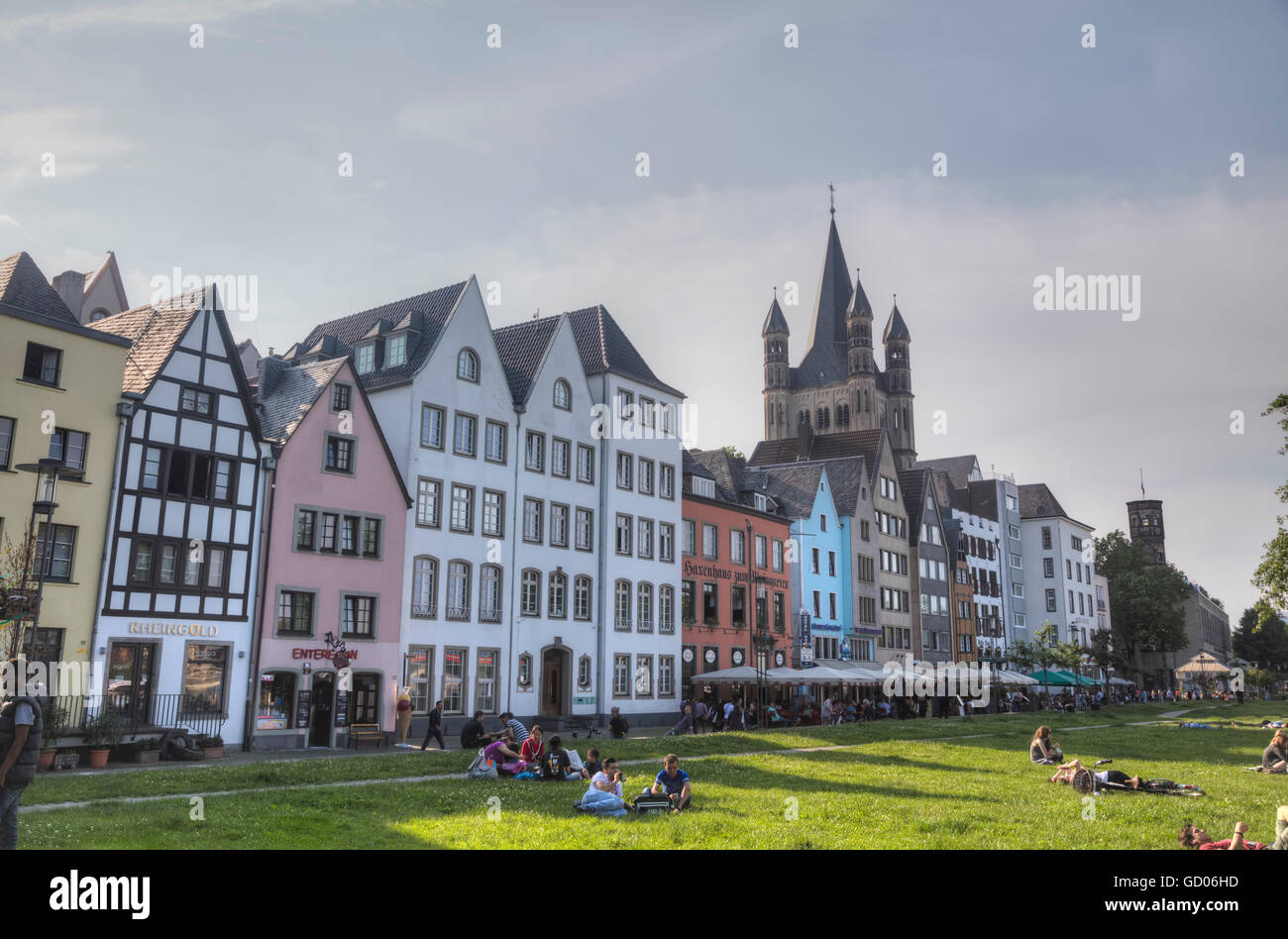Köln, Deutschland - Juni 8: Menschen im Zentrum alten Stadt am 8. Juni 2016 in Köln. Stockfoto