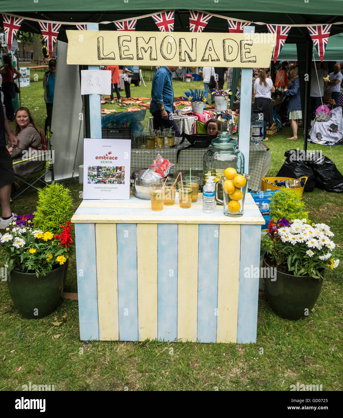 Eine Limonade Stand auf der jährlichen Barnes Dorf Fair am gemeinsamen Barnes in SW-London, UK Stockfoto