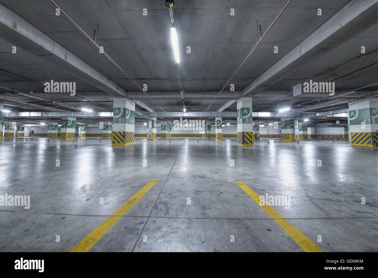 Unterirdische Garage Stockfotos Und Bilder Kaufen Alamy