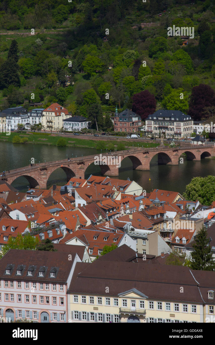 Heidelberger Schloss bietet einen herrlichen Blick über das Flusstal der Neckar und der romantischen barocken Heidelberg. Stockfoto