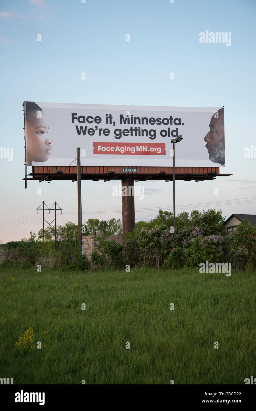 Fairbault, Minnesota. Billboard über das Altern in Minnesota. Eine Kampagne, um die zunehmende Alterung der Bevölkerung Minnesotas sensibilisieren. Stockfoto