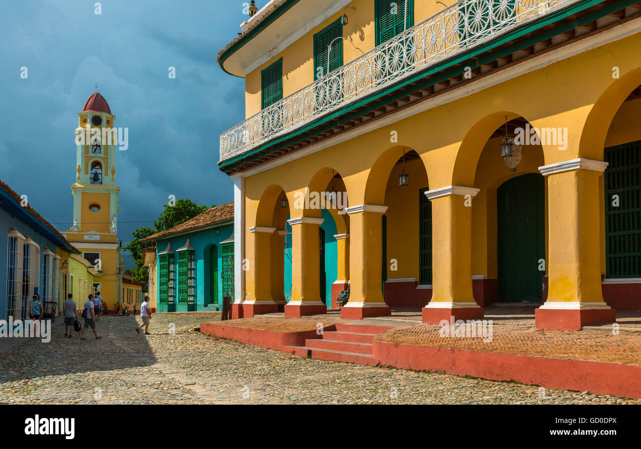 Die spanische Kolonialarchitektur der Plaza Mayor in Trinidad, Kuba. Stockfoto Die spanische Kolonialarchitektur der Plaza Mayor in Trinidad, Kuba. Stockfoto