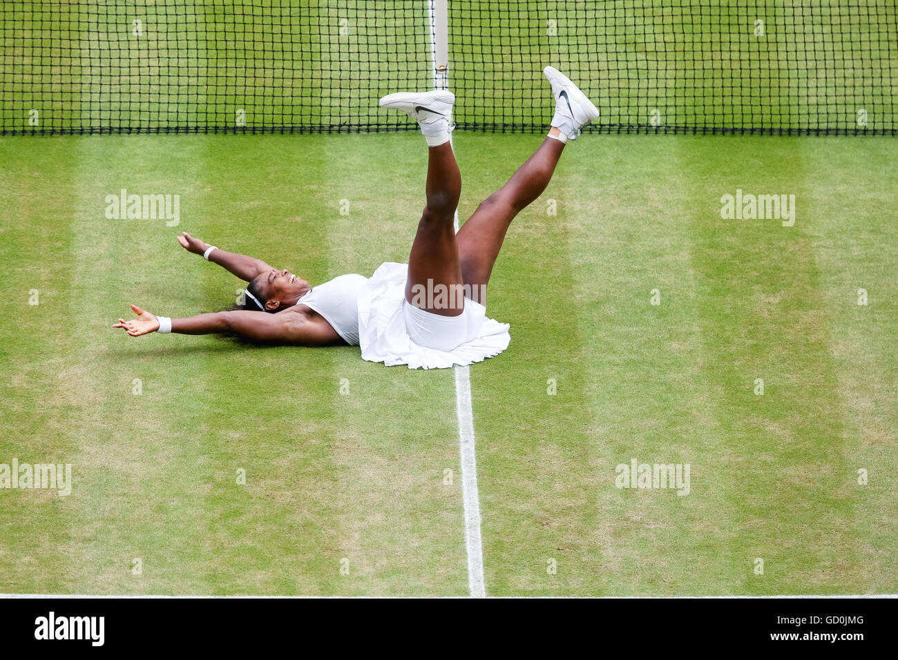 London, UK. 9. Juli 2016. Serena Williams (USA) Tennis: Serena Williams aus den USA feiert, wie sie die Frauen Einzel Finale von Wimbledon Lawn Tennis Championships gegen Angelique Kerber of Germany bei den All England Lawn Tennis and Croquet Club in London, England gewinnt. © AFLO/Alamy Live-Nachrichten Stockfoto