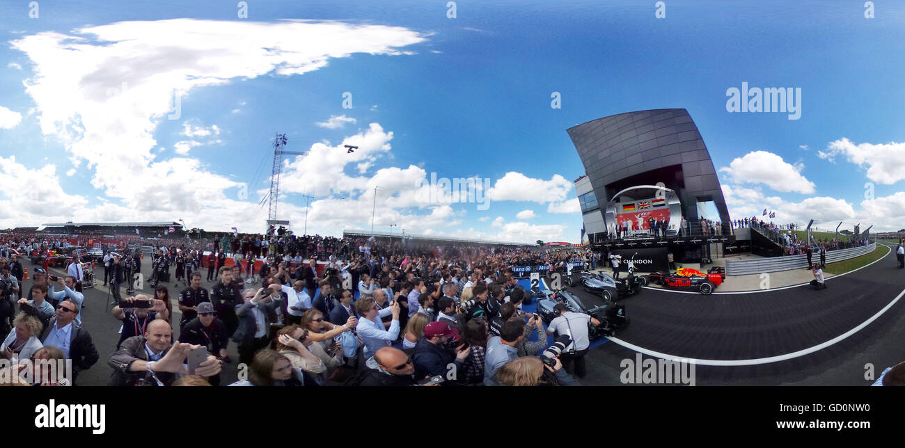 Silverstone im Vereinigten Königreich. 10. Juli 2016. British F1 Grand Prix in Silverstone UK Panorama 360-Grad-Bild Credit: Leo Mason/Alamy Live News Stockfoto