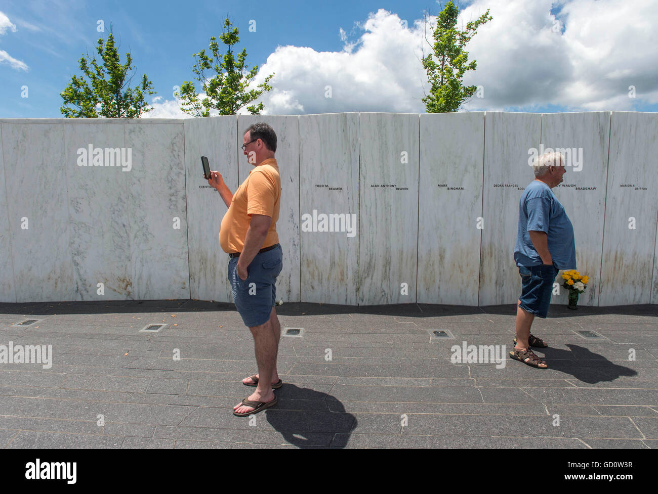 Shanksville, Pennsylvania, USA. 10. Juli 2016. Menschen besuchen das Flight 93 National Memorial. Am 11. September 2001 kam der Vereinigten Staaten unter Beschuss, als vier Verkehrsflugzeuge wurden entführt und benutzt, um Ziele auf dem Boden treffen. Aufgrund der Aktionen von den 40 Passagiere und Besatzungsmitglieder an Bord der United Airlines Flug 93 wurde der geplanten Angriff auf das US Capitol vereitelt. © Brian Cahn/ZUMA Draht/Alamy Live-Nachrichten Stockfoto