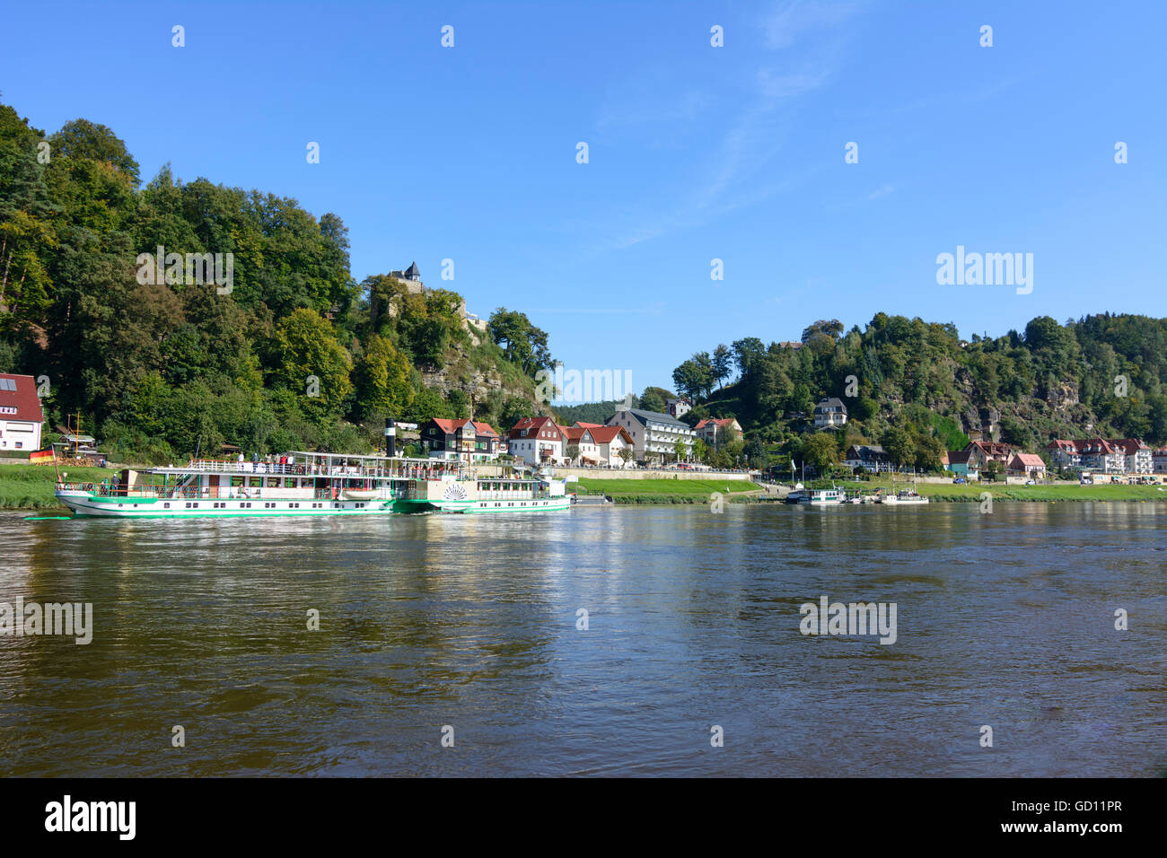 Rathen Fluss Elbe mit Dampfschiff Pillnitz und Stadt Rathen Sachsen Deutschland Sachsen Sächsische Schweiz Stockfoto