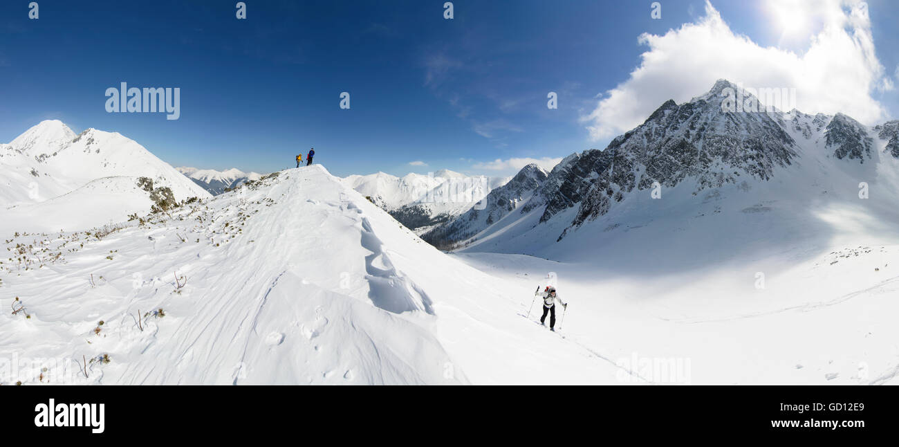 Hohentauern: Skitourengeher während des Aufstiegs in den Triebener Tauern (Teil der Niedere Tauern), Österreich, Steiermark, Steiermark, Murt Stockfoto