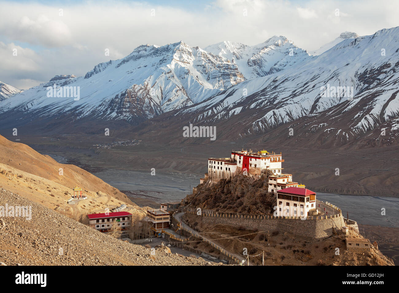 Malerische Aussicht auf den Schlüssel Gompa Kloster (4166 m) bei Sonnenuntergang. Spiti Tal, Himachal Pradesh, Indien. Stockfoto