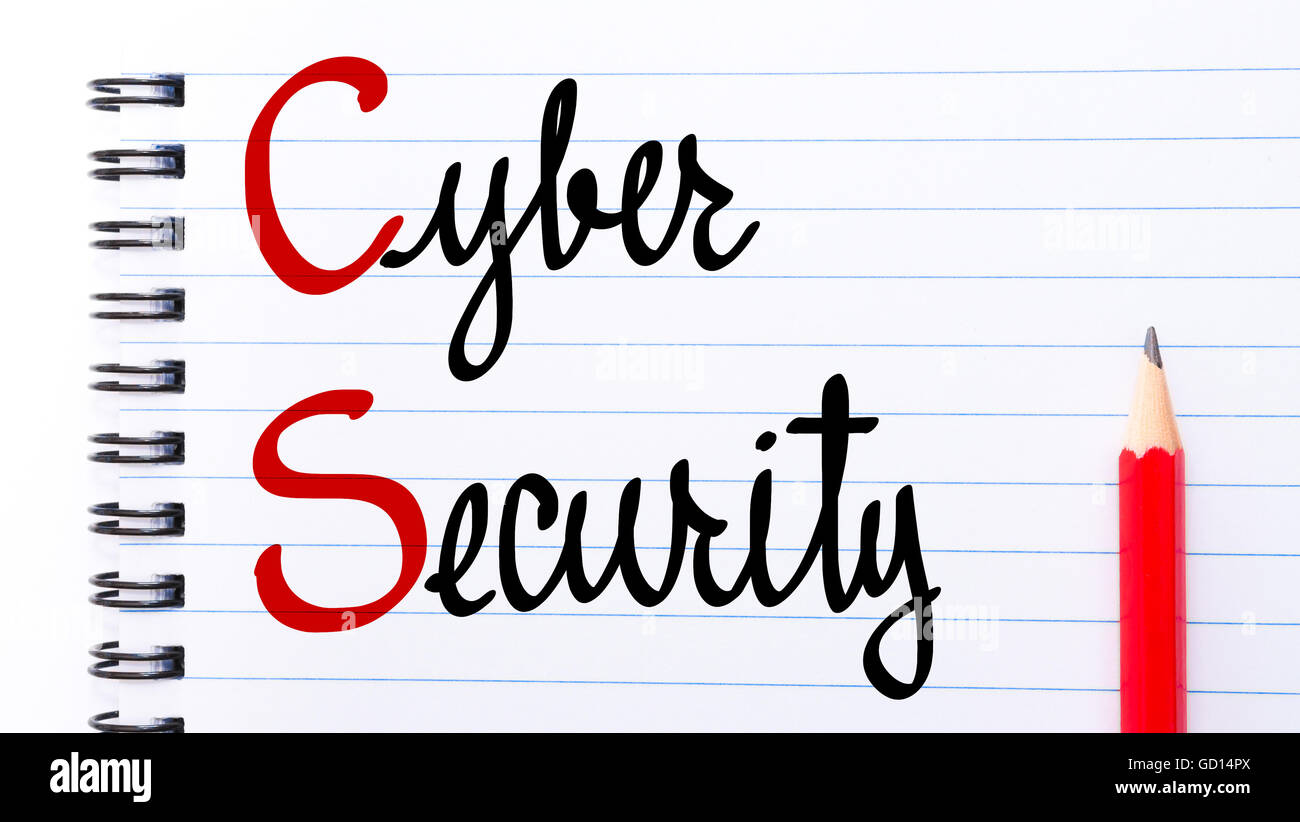 CS-Cyber-Sicherheit geschrieben am Notizblockseite mit rotem Stift auf der rechten Seite Stockfoto