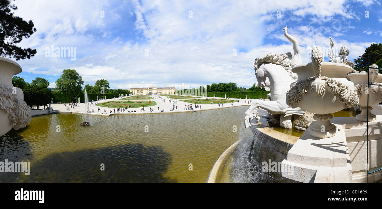 Wien, Wien: Schloss Schönbrunn: Blick auf den Neptun-Brunnen, Schloss, Österreich, Wien, 13. Stockfoto