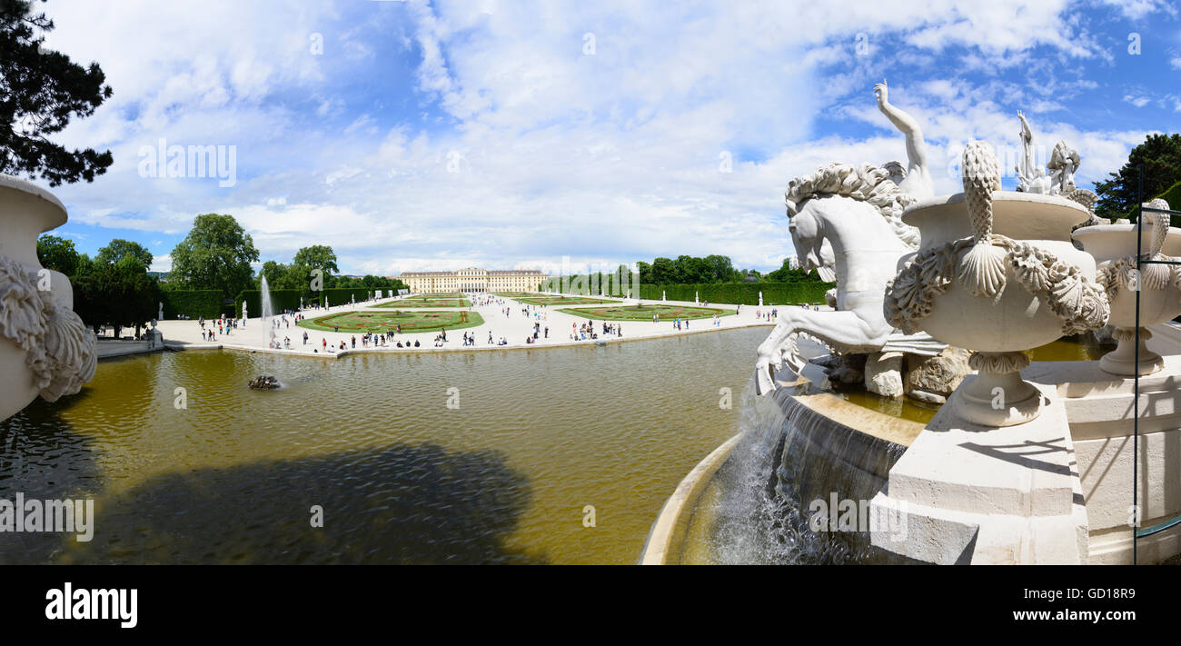 Wien, Wien: Schloss Schönbrunn: Blick auf den Neptun-Brunnen, Schloss, Österreich, Wien, 13. Stockfoto