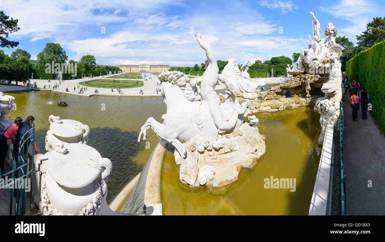 Wien, Wien: Schloss Schönbrunn: Blick auf den Neptun-Brunnen, Schloss, Österreich, Wien, 13. Stockfoto