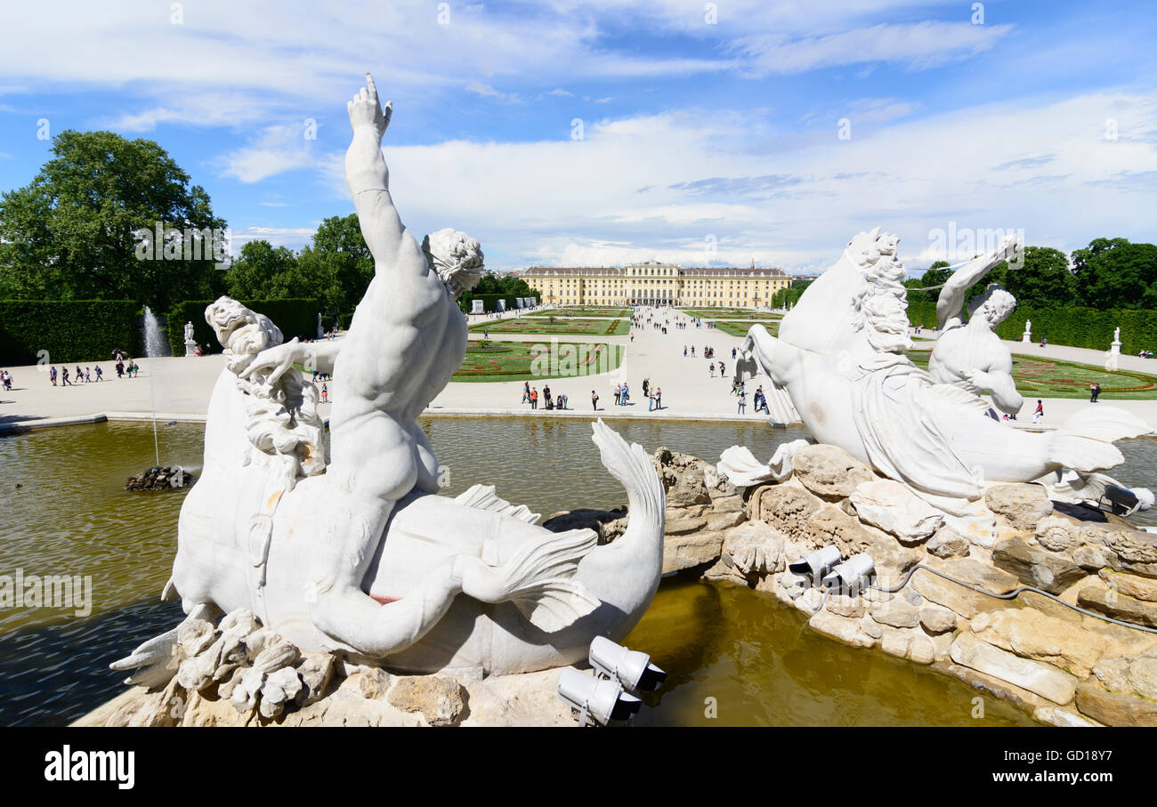 Wien, Wien: Schloss Schönbrunn: Blick auf den Neptun-Brunnen, Schloss, Österreich, Wien, 13. Stockfoto