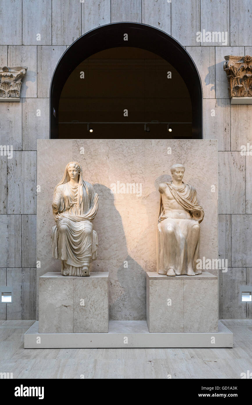 Madrid. Spanien. Marmor-Statuen von Livia Drusilla (links) und Tiberius (rechts), nationale archäologische Museum von Spanien. Stockfoto