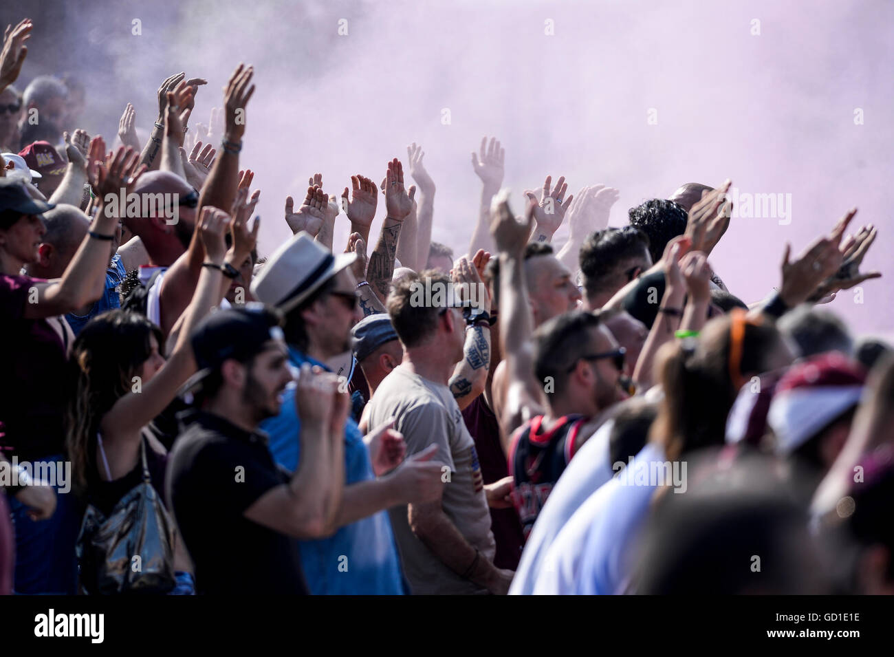 Turin, Italien. 10. Juli 2016. Anhänger des FC Turin während des ersten Trainings von Torino FC Saison 2016-2017. © Nicolò Campo/Pacific Press/Alamy Live-Nachrichten Stockfoto