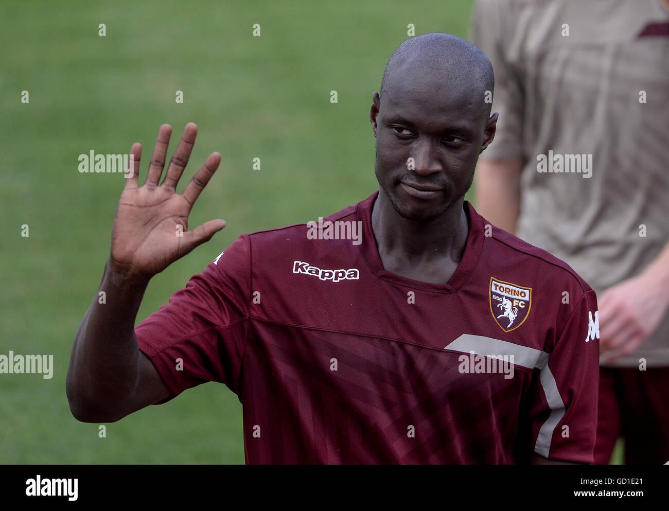 Turin, Italien. 10. Juli 2016. Alfred Gomis Jubel der Fans während des ersten Trainings von Torino FC Saison 2016-2017. © Nicolò Campo/Pacific Press/Alamy Live-Nachrichten Stockfoto