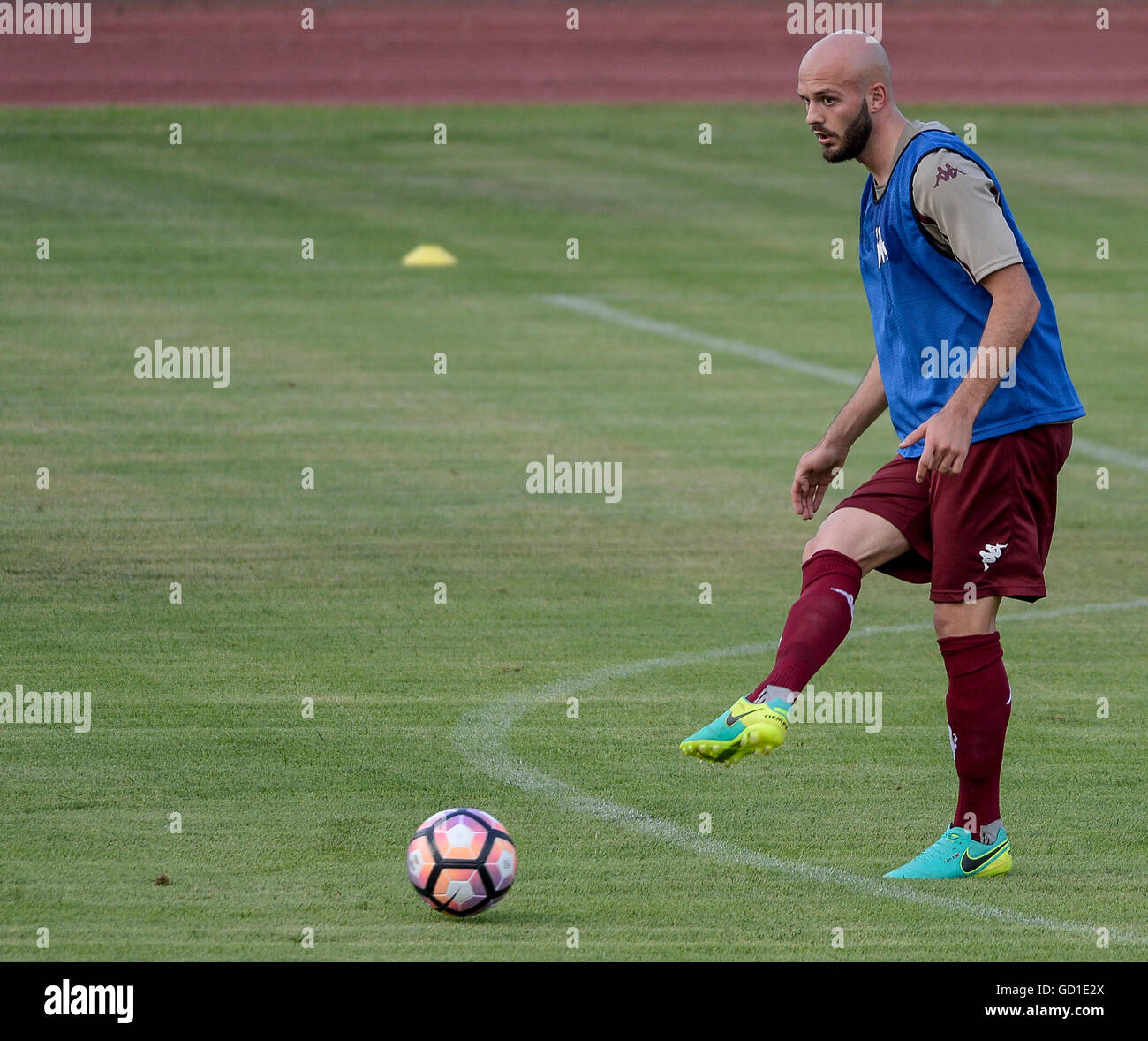 Turin, Italien. 10. Juli 2016. Arlind Ajeti in Aktion während des ersten Trainings von Torino FC Saison 2016-2017. Arlind Ajeti unterzeichnet für Torino FC für die kommende Saison. © Nicolò Campo/Pacific Press/Alamy Live-Nachrichten Stockfoto