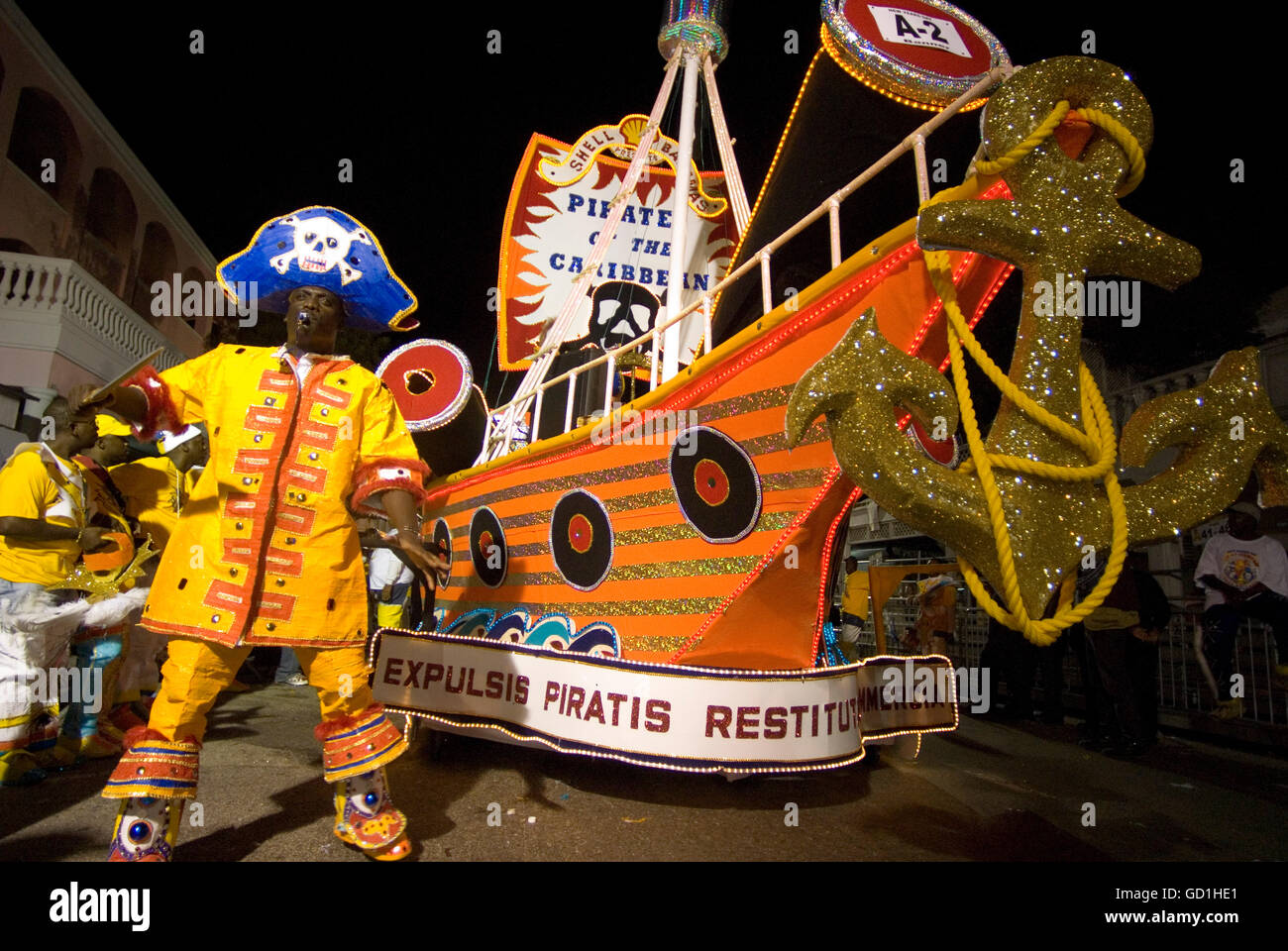 Carnaval del Junkanoo. Bay Street, Nassau, New Providence Island, Bahamas, Karibik. New Year es Day Parade. Boxing Day. Kostümierte Tänzer feiern das neue Jahr mit dem Junkanoo Parade am 1. Januar. Stockfoto