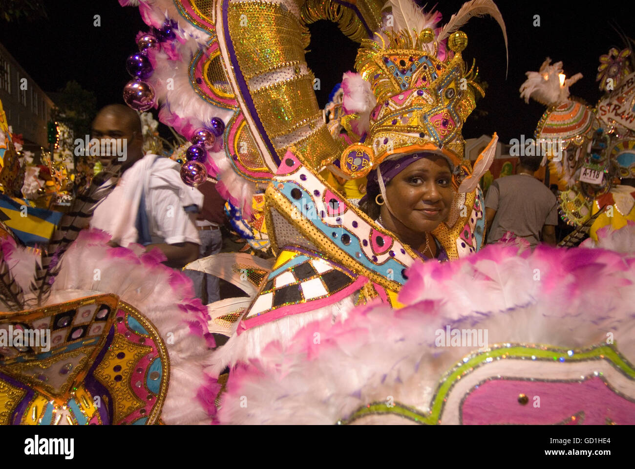 Carnaval del Junkanoo. Bay Street, Nassau, New Providence Island, Bahamas, Karibik. New Year es Day Parade. Boxing Day. Kostümierte Tänzer feiern das neue Jahr mit dem Junkanoo Parade am 1. Januar. Stockfoto