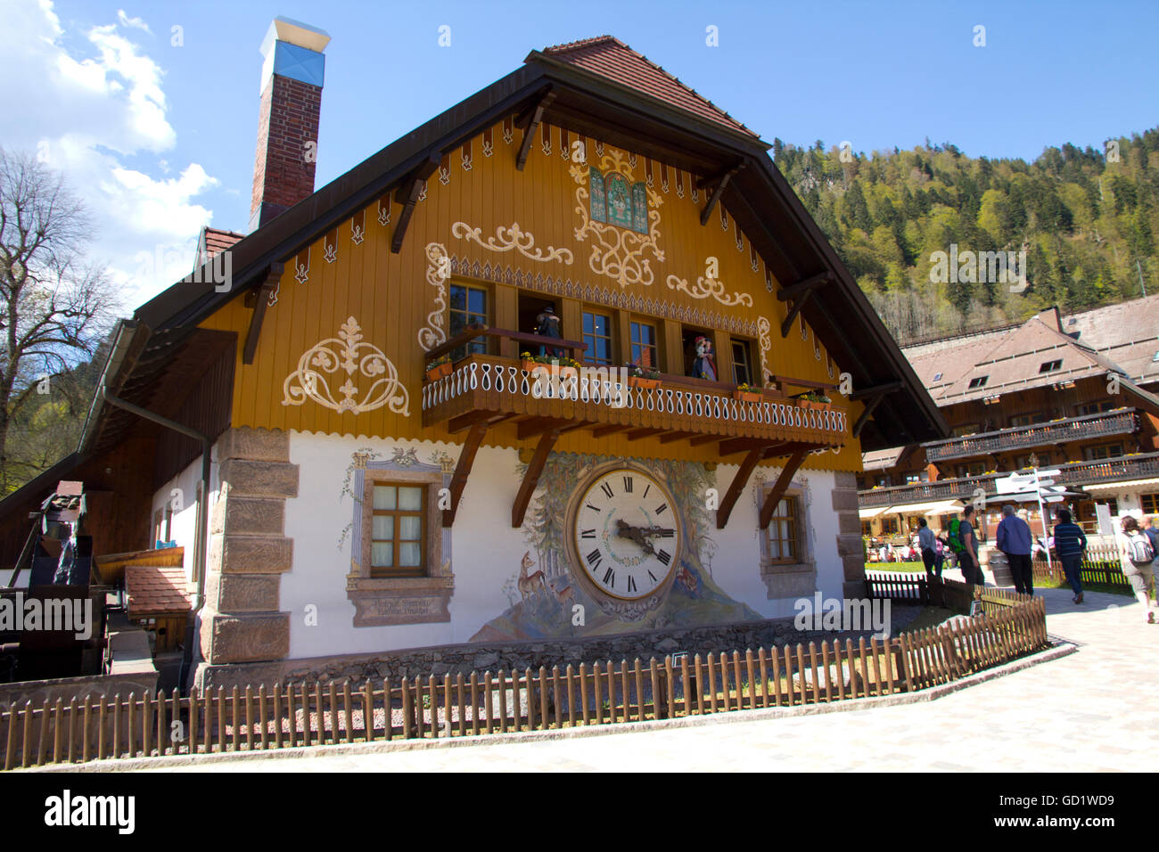 Das Hofgut Sternen Hotel ist ein treuer Hüter des Schwarzwald Traditionen.  Besucher können an Kuckucksuhren und Glasbläserei teilnehmen. Stockfoto