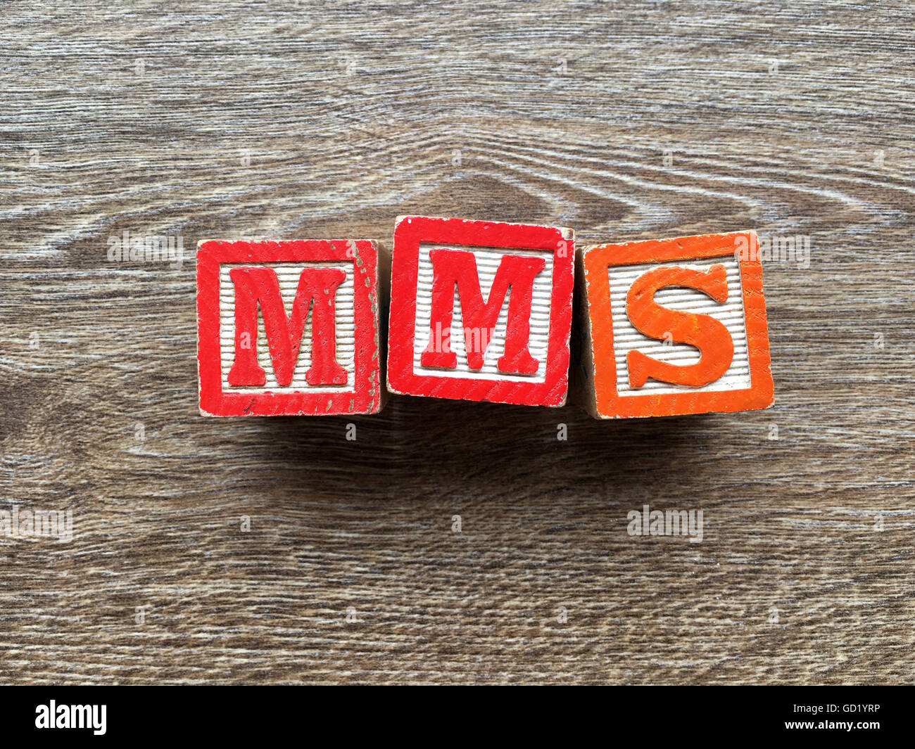 MMS-Abkürzung geschrieben mit Holz-Block schreiben Spielzeug Stockfoto