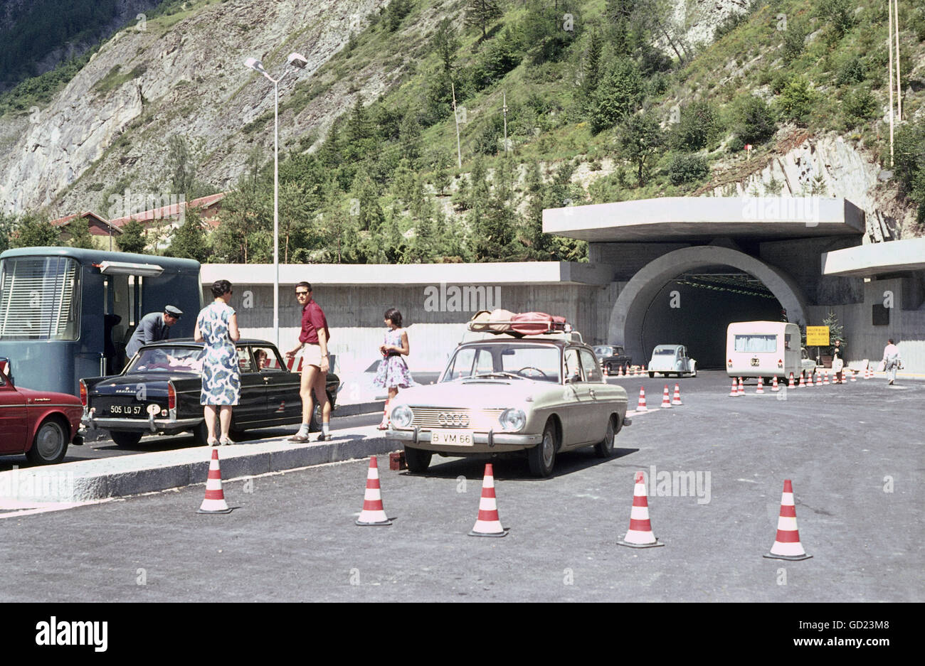 Transport / Transport, Straße, Tunnel, Mont Blanc Tunnel, Eingang bei Courmayeur, Italien, 1965, zusätzliche-Rechte-Clearences-nicht verfügbar Stockfoto