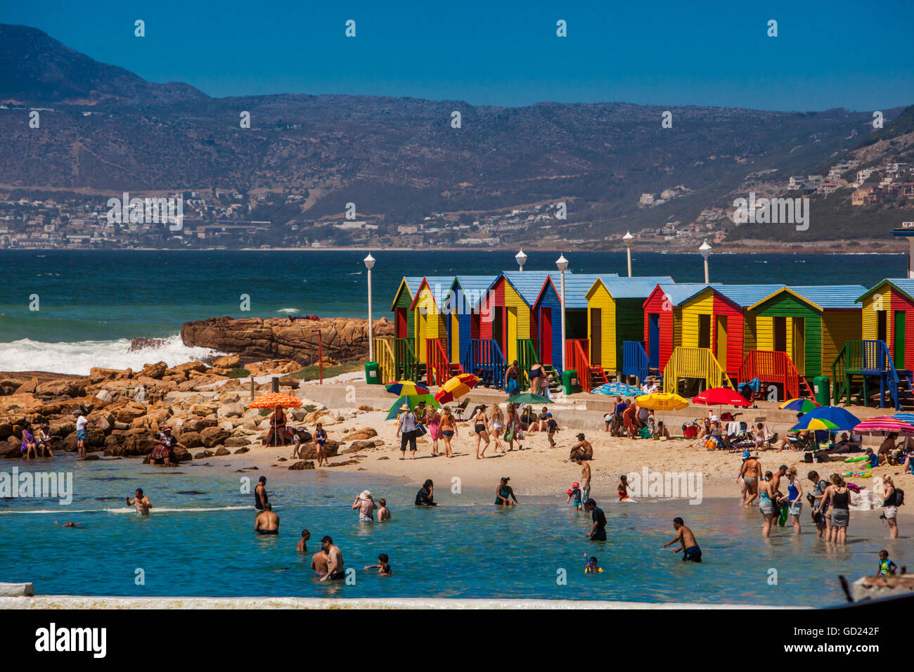 Bunte Strandhäuschen, Muizenberg Beach, Cape Town, Südafrika, Afrika Stockfoto
