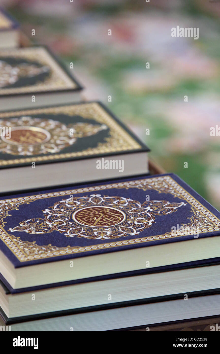 Detail der Kopien des Koran in Scheich-Zayid-Moschee, Abu Dhabi, Vereinigte Arabische Emirate, Naher Osten Stockfoto