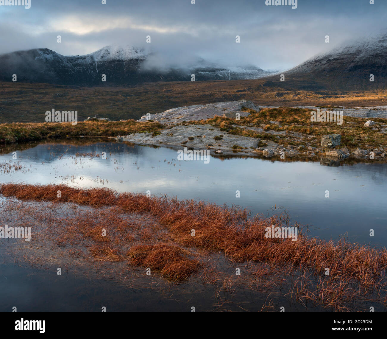 Der Berg betrachtet Quinag über ein man, in der Nähe von Inchnadamph, Sutherland, Schottland, Vereinigtes Königreich, Europa Stockfoto