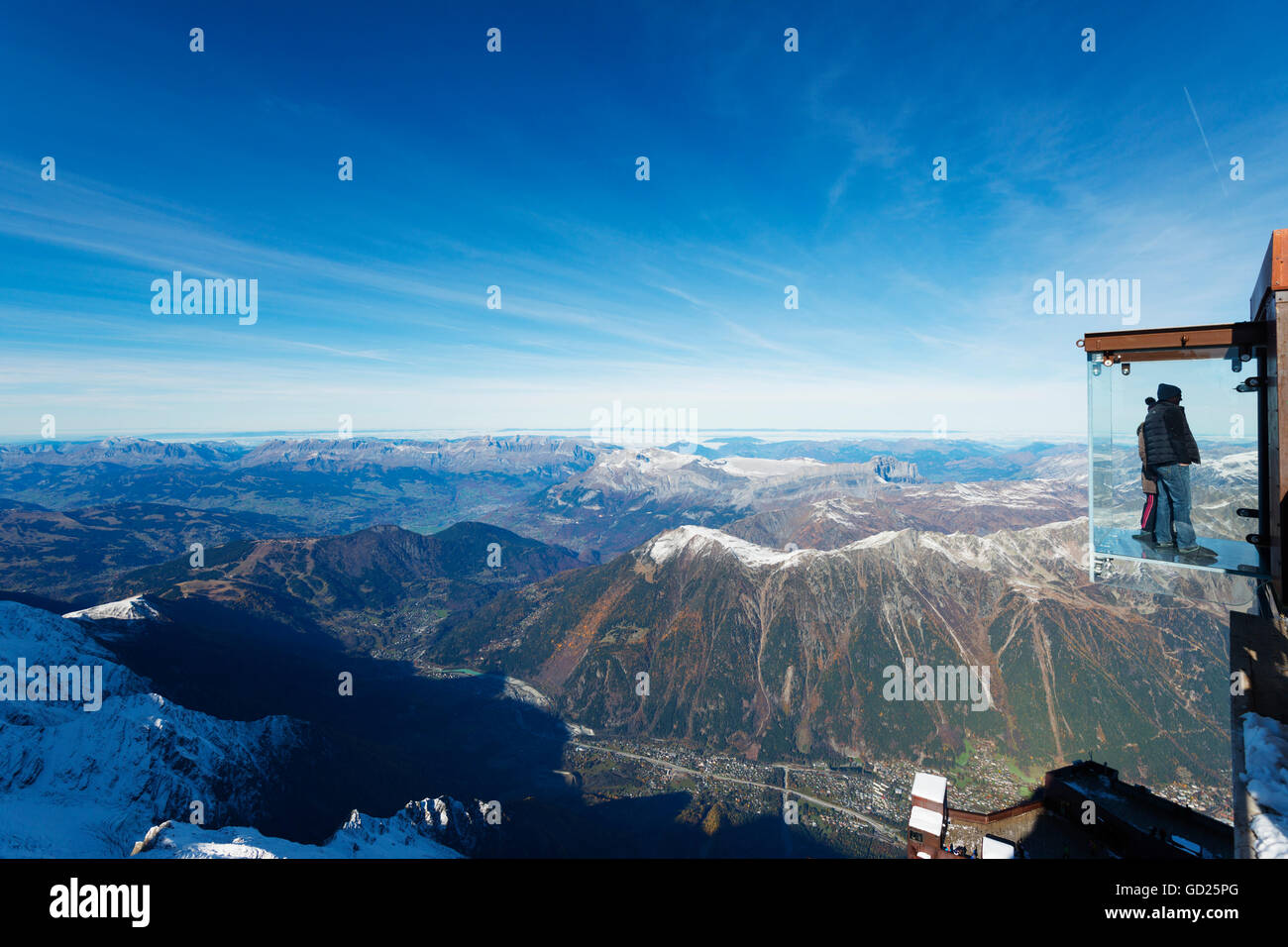 In der Void Aussichtsplattform auf die Aiguille du Midi Chamonix, Rhone-Alpes, Haute Savoie, Französische Alpen, Frankreich, Europa Stockfoto