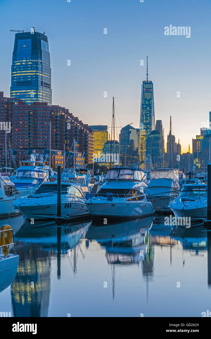 New York Skyline von Manhattan, Lower Manhattan und World Trade Center Freedom Tower darüber hinaus, Jersey City, New Jersey, USA Stockfoto