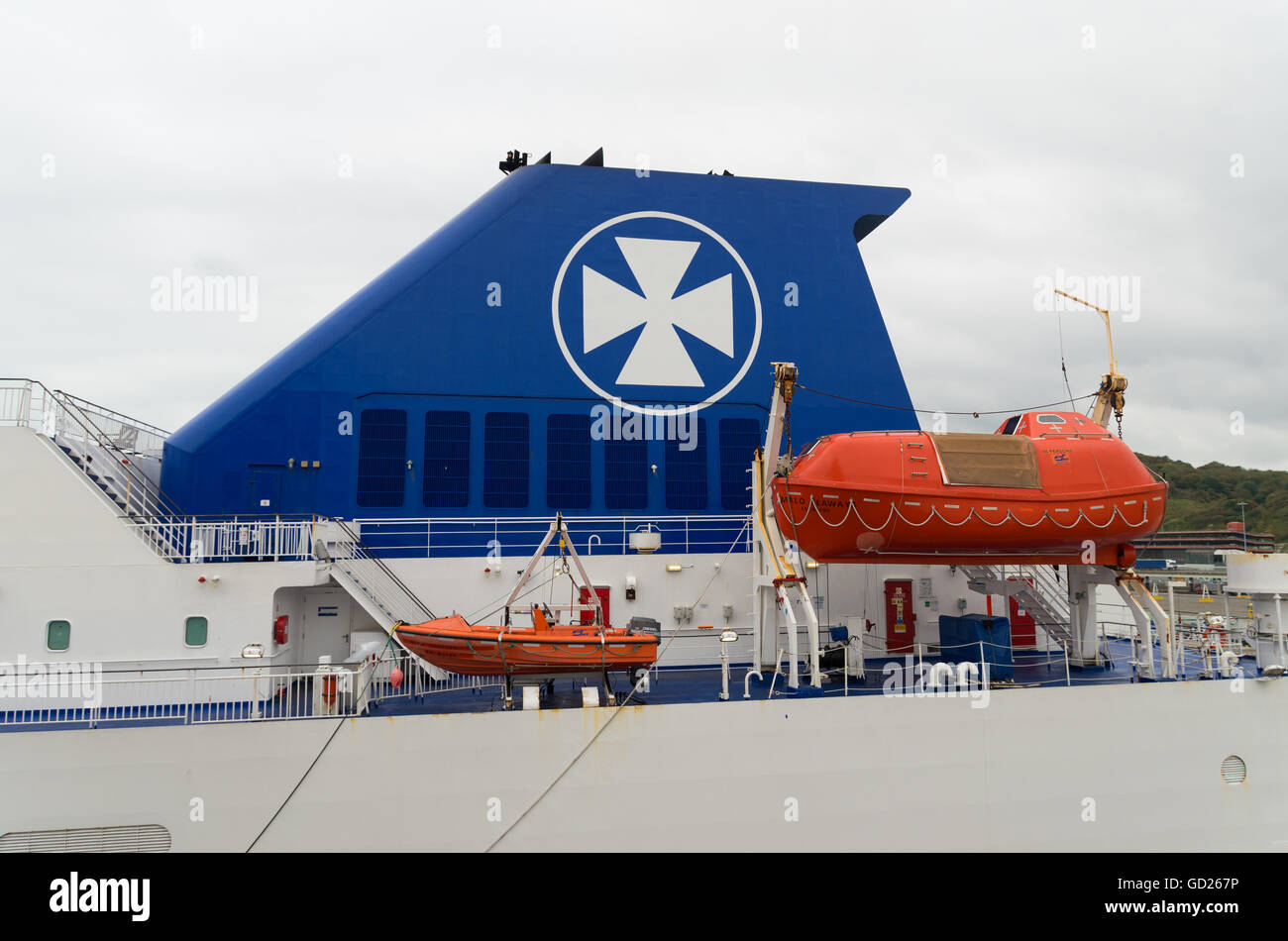 DOVER, ENGLAND - 24. Oktober 2015: DFDS Seaways Fähre bereit zur Abfahrt im Hafen von Dover Stockfoto