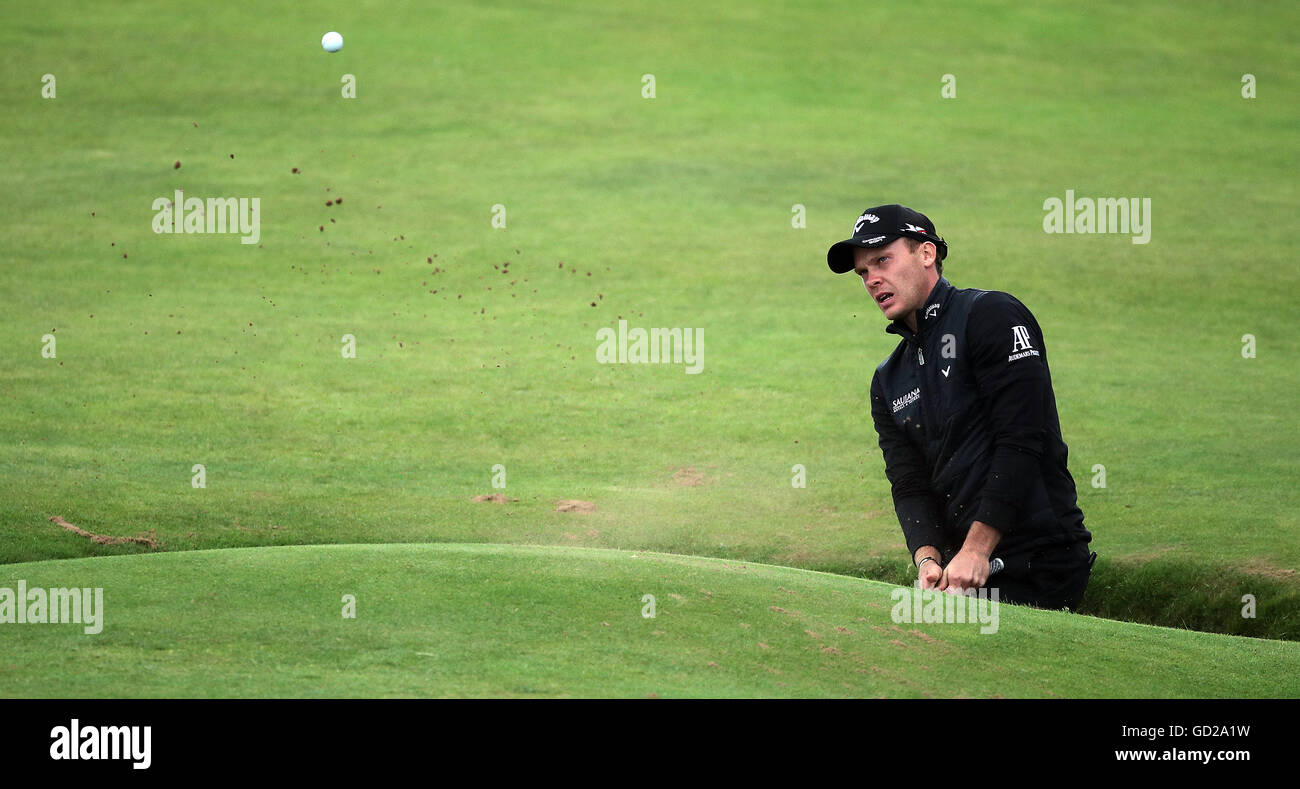 Englands Danny Willett Praxis tagsüber im Royal Troon Golf Club, South Ayrshire. PRESSEVERBAND Foto. Bild Datum: Montag, 11. Juli 2016. Vgl. PA Geschichte GOLF Open. Bildnachweis sollte lauten: Peter Byrne/PA Wire. Einschränkungen: Editorial verwenden nur - nicht für kommerzielle Zwecke. Kein Weiterverkauf. Standbild-Gebrauch bestimmt. Die Open Championship Logo und klare Verbindung zu The Open Website (TheOpen.com) auf Website-Veröffentlichung enthalten sein. Rufen Sie + 44 (0) 1158 447447 für weitere Informationen. Stockfoto