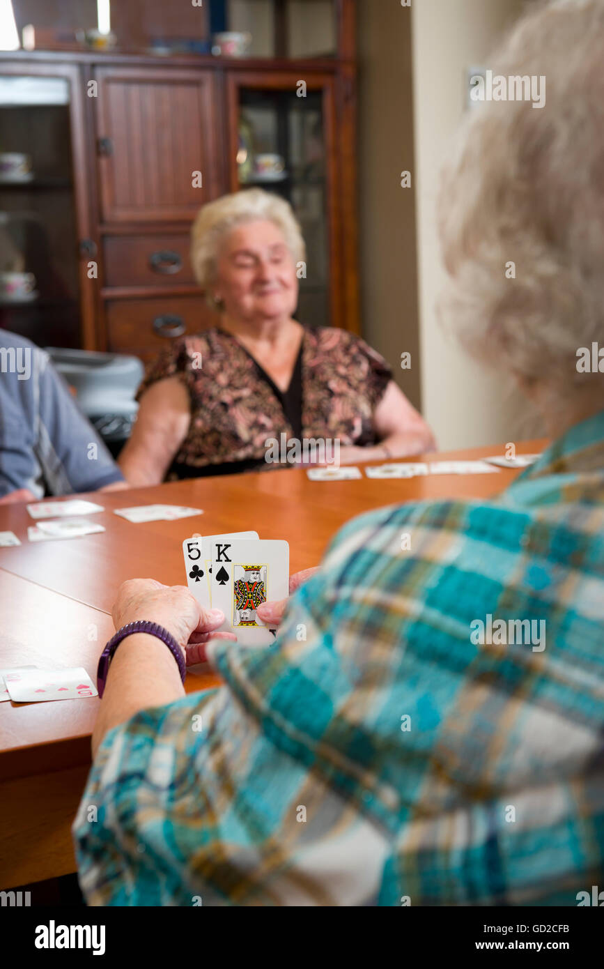 Seniorinnen und Senioren Leben in ihre WG zu genießen; Edmonton, Alberta, Kanada Stockfoto