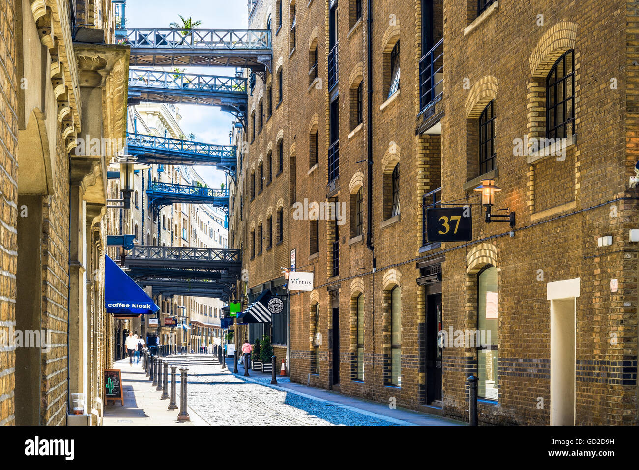 London, UK - 24. Juni 2017 - Straßenansicht von Shad Thames, einer historischen am Flussufer Straße neben der Tower Bridge in Bermondsey Stockfoto
