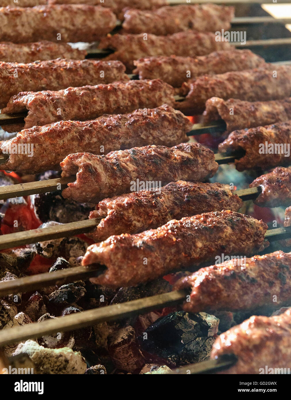 Arabische Kofta Grillen warme Kohle Hitze Stockfotografie - Alamy