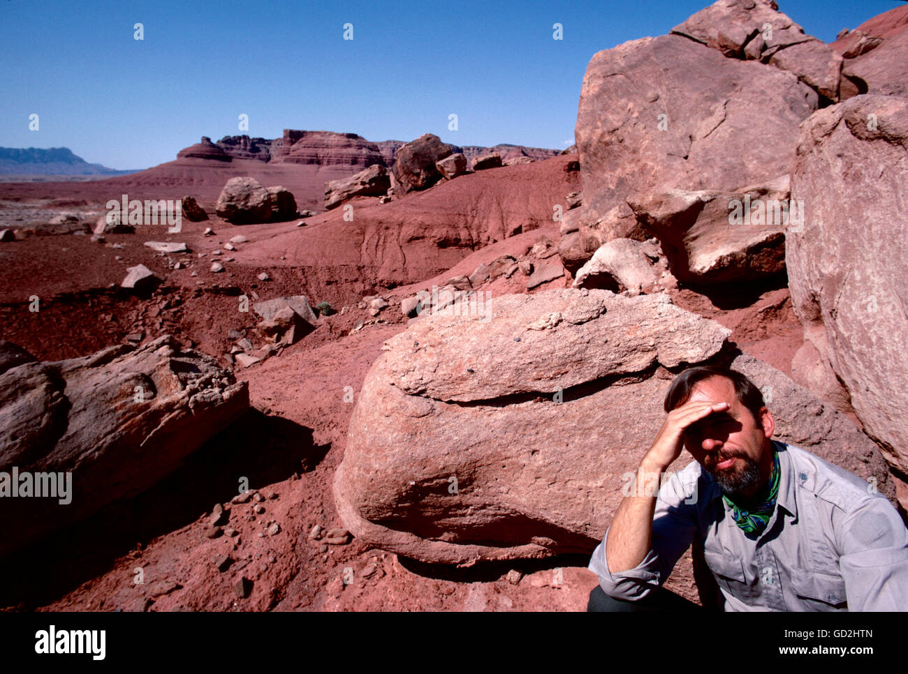 Edward Abbey in der Wüste im Juli 1969. Stockfoto