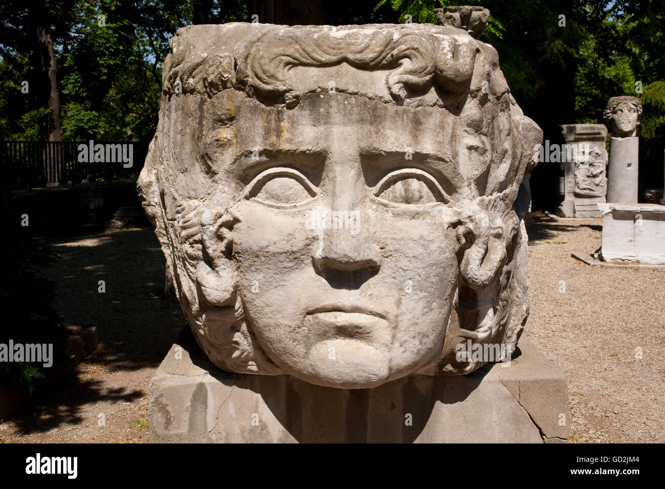 Bildende Kunst, Antike, Kopf der Medusa im Garten des Archäologischen Museums, Istanbul, Artist's Urheberrecht nicht gelöscht werden Stockfoto