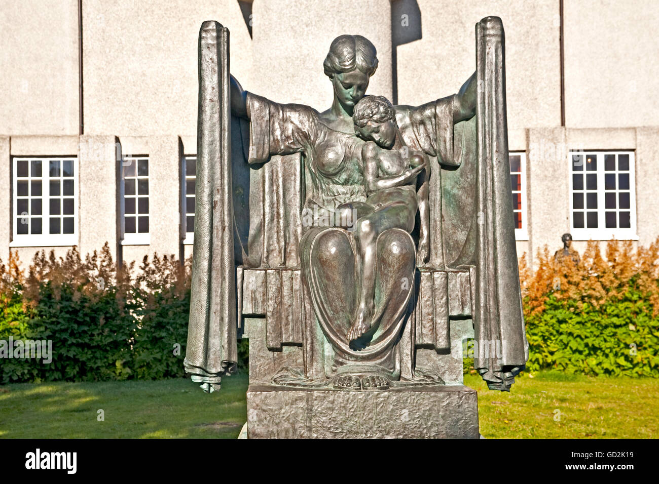 Bildende Kunst, Jonsson, Einar (1955-1970), Skulptur 'Vernd' (Schutz), Bronze, 1912-1934, Reykjavik, Artist's Urheberrecht nicht gelöscht werden Stockfoto
