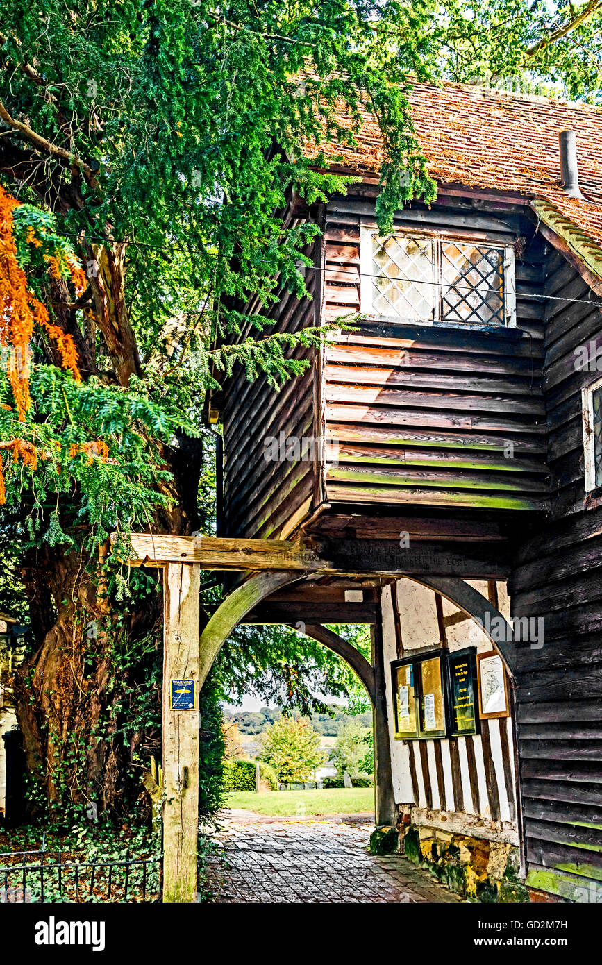 Hartfield (East Sussex) mittelalterliche Torhaus an der Kirche St Mary the Virgin, Stockfoto