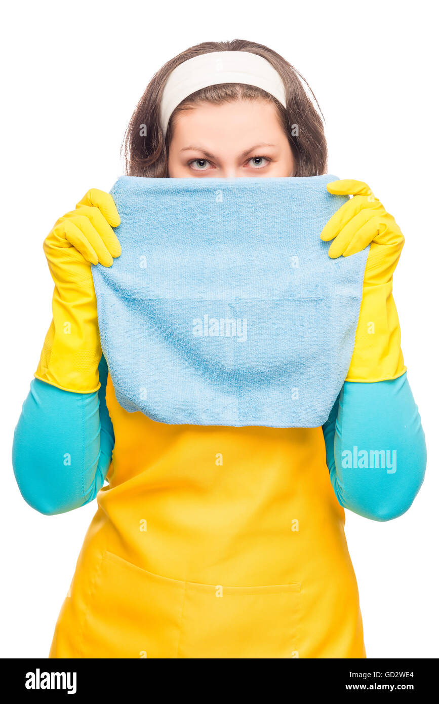Hausfrau in Schürze und gelb Handschuhe mit Lappen isoliert auf weißem Hintergrund Stockfoto