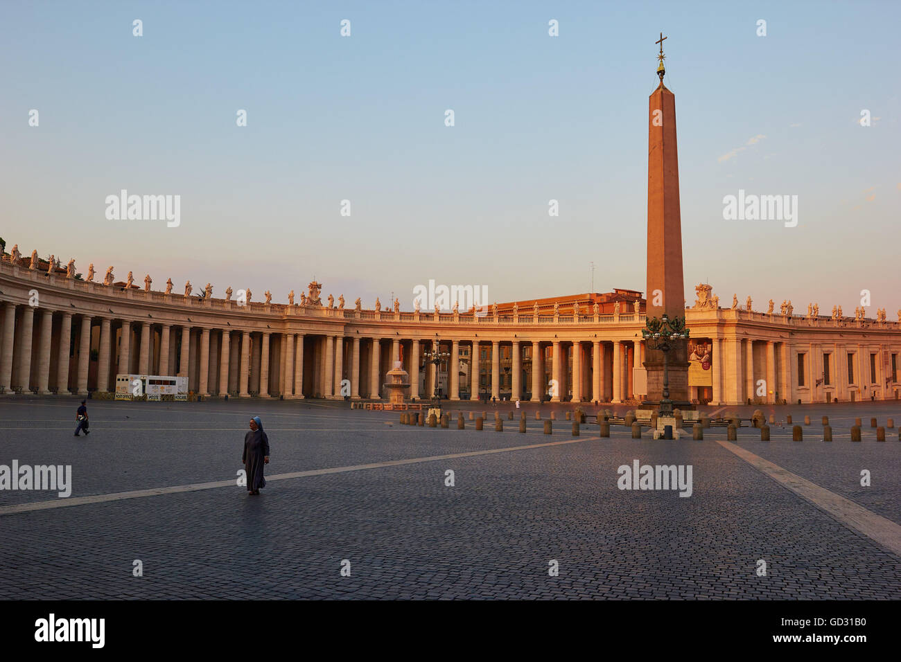 St Peters Platz in der Morgendämmerung Rom Latium Italien Europa Stockfoto