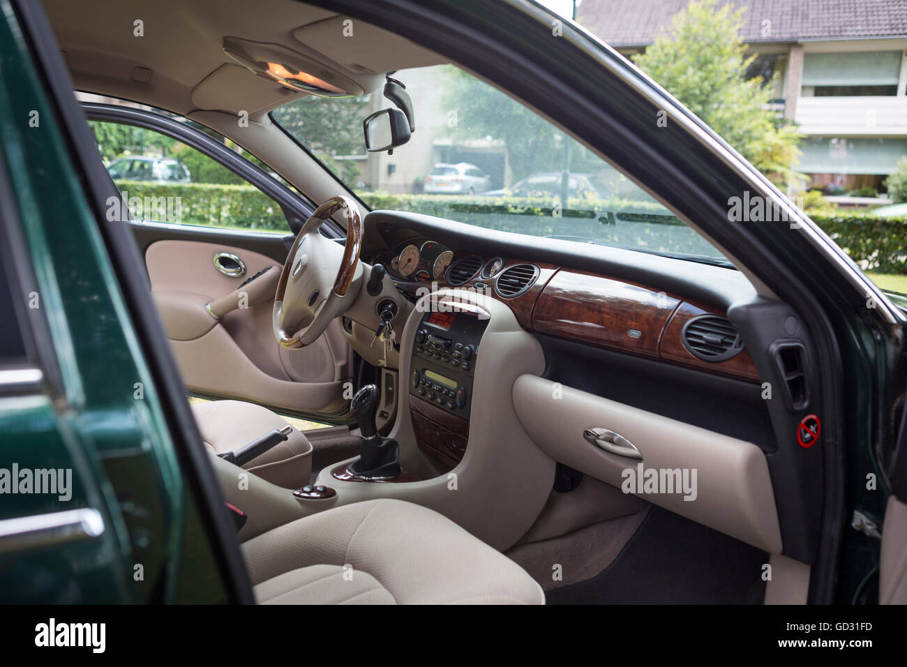 Rover 75 Auto Innenfarbe grün mit einer Walnuss-dashboard Stockfoto ... Rover 75 Auto Innenfarbe grün mit einer Walnuss-dashboard Stockfoto ...